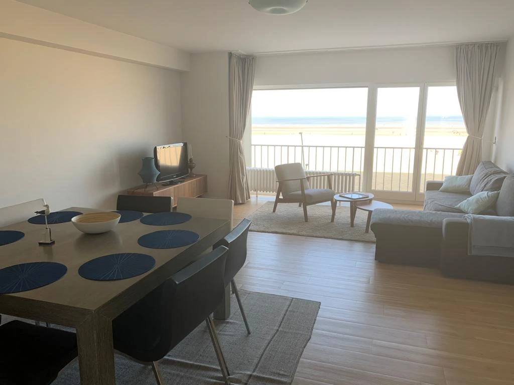 Appartement rénové chic et cosy avec vue frontale sur mer