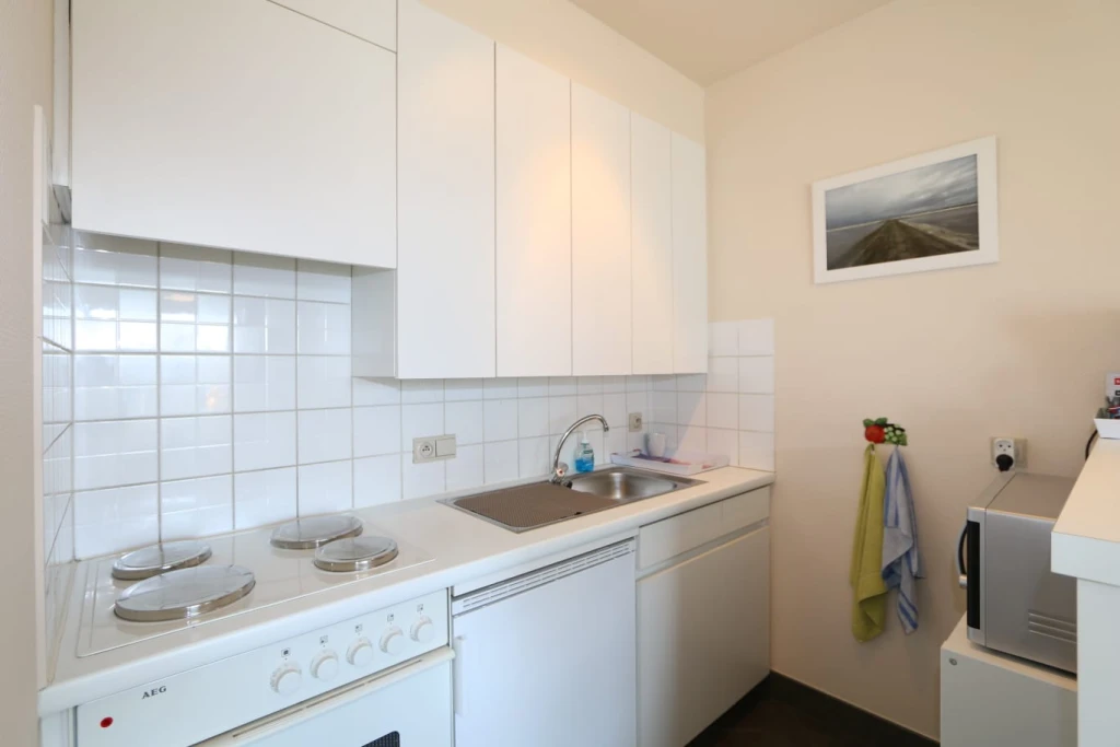 Studio orienté vers le sud avec une vue ouverte sur le canal du port
