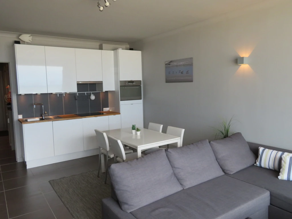 Appartement confortable sur la place de la plage de Mariakerke / Ostende