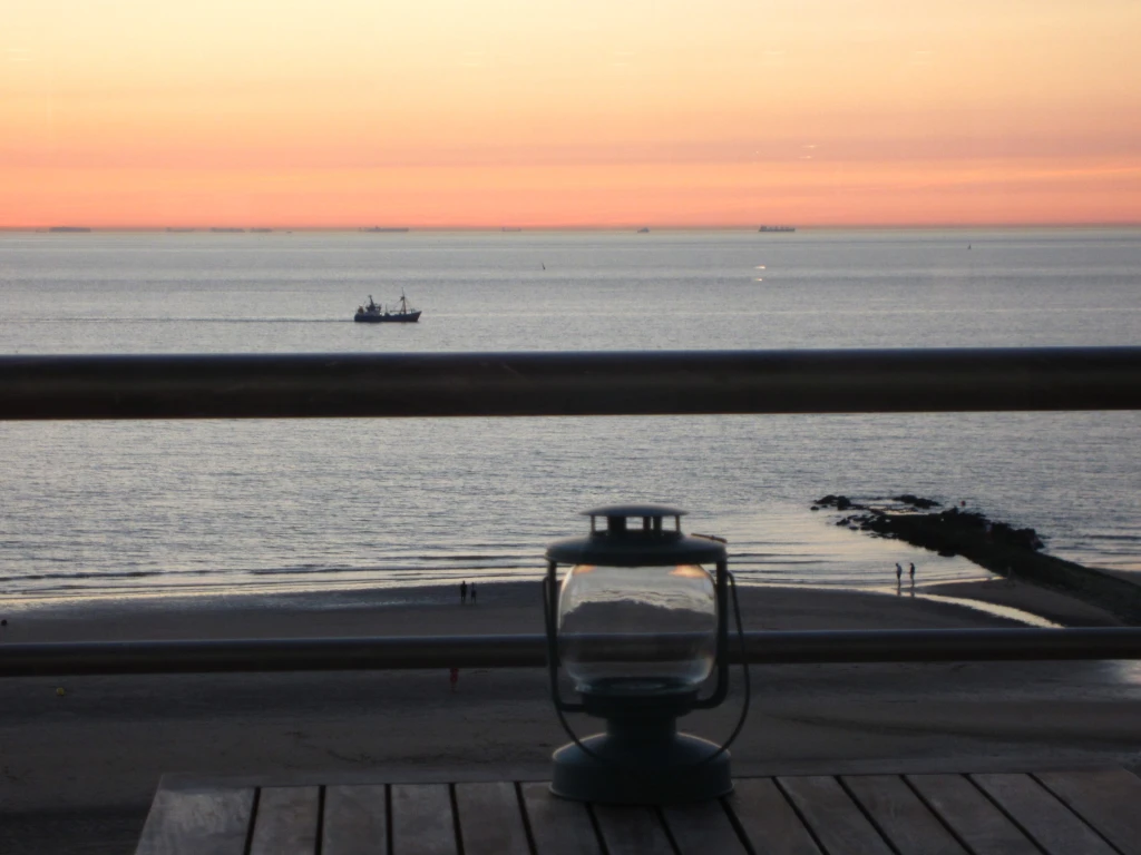 Appartement confortable sur la place de la plage de Mariakerke / Ostende
