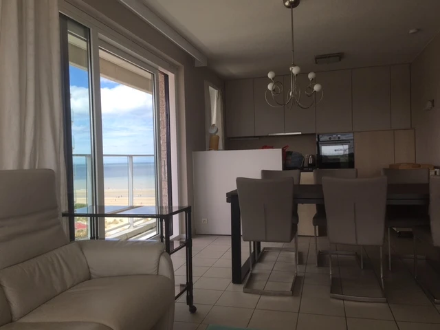 dernières disponibilités à prix baissé location 2026:  La Panne apart 3ch vue latérale mer (7ième) +garage inclus 