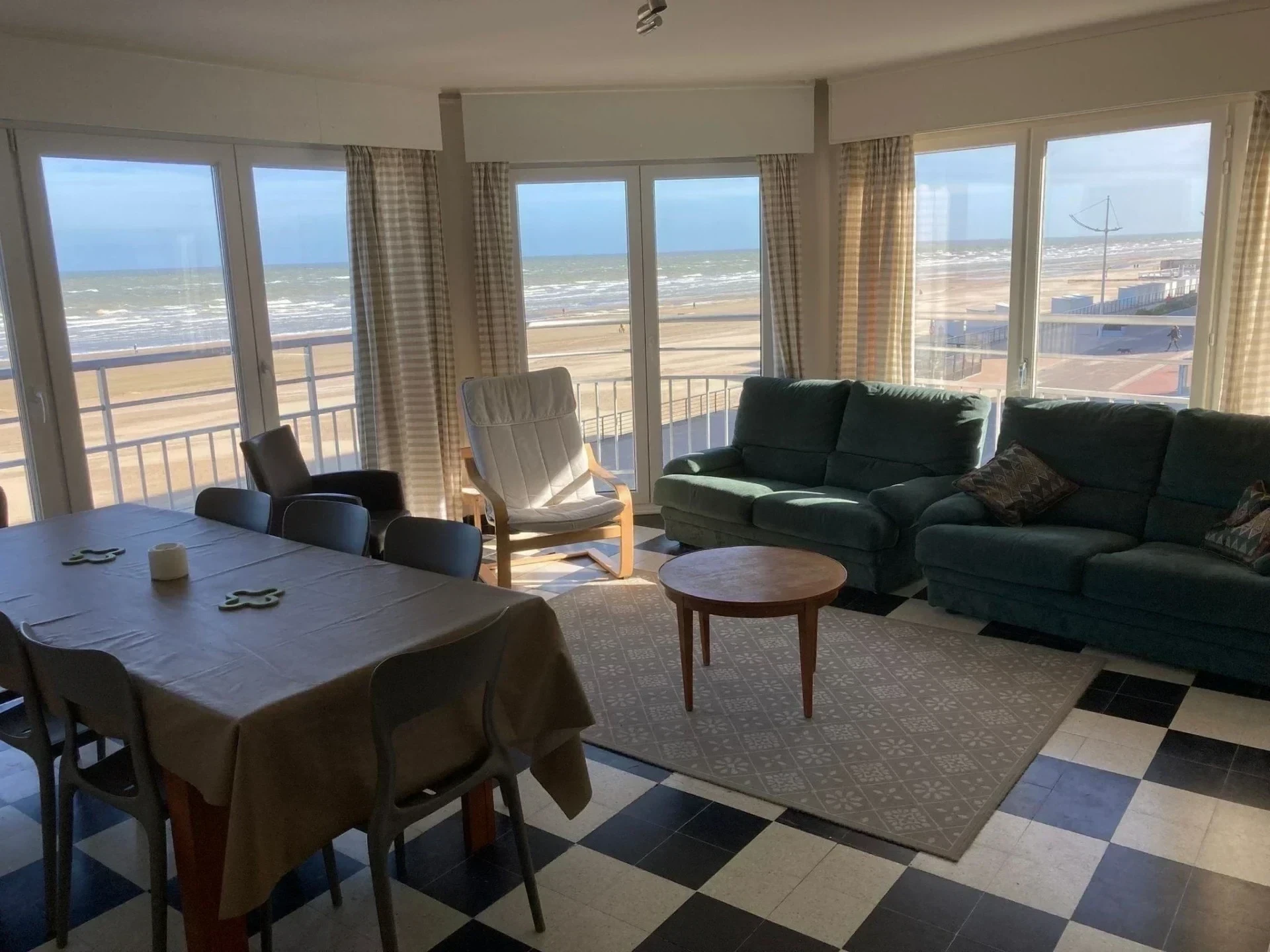 Bel appartement d’angle sur la digue