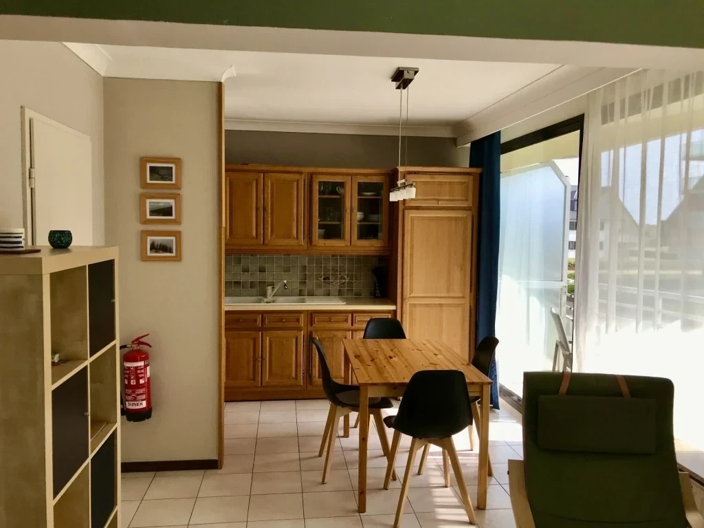 De Panne studio calme avec vue latérale sur la mer + 2 velos à votre disposition, emplacement voiture