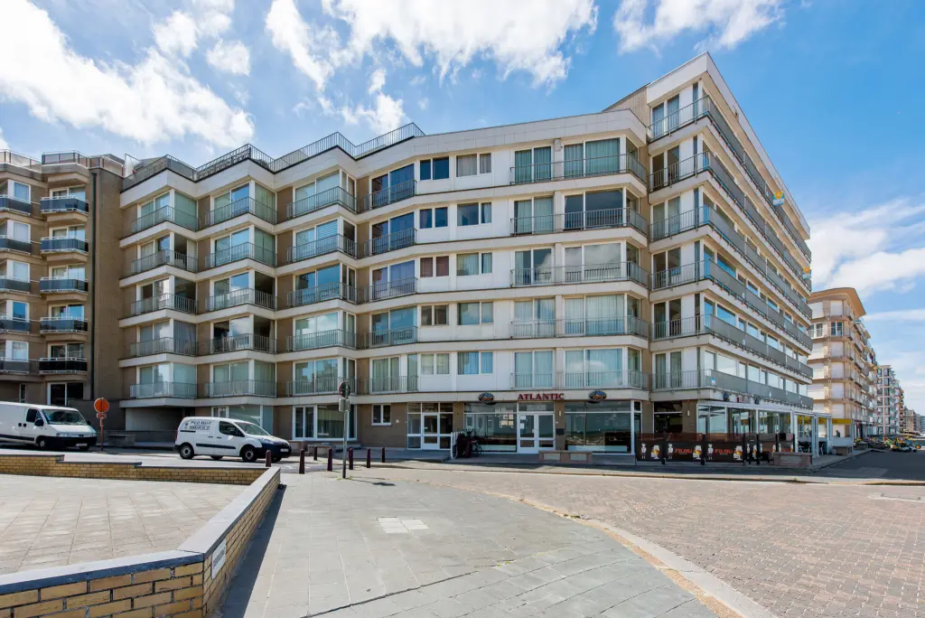 à LOUER Appartement 3 chambres- belle vue latérale sur mer 