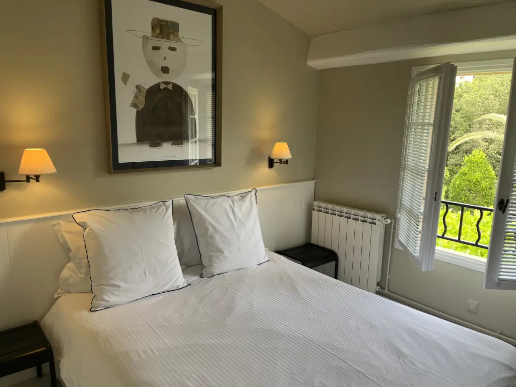 villa dans le var avec très beau jardin sans vis à vis  et piscine proche  de la mer