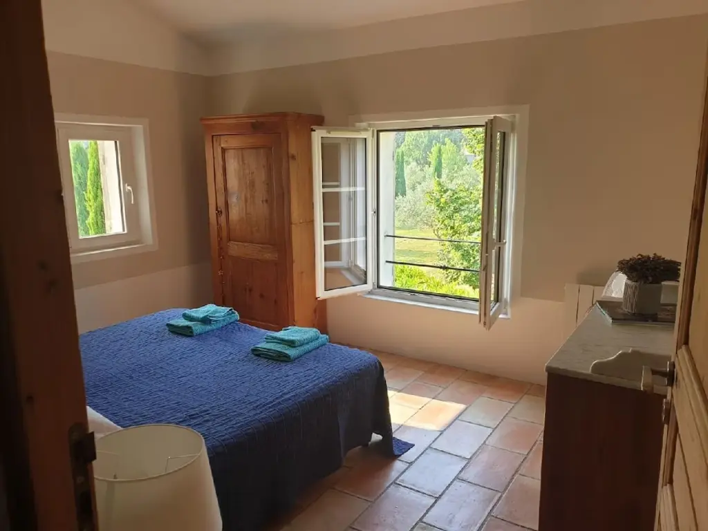 Entre Luberon et Alpilles, mas provençal dans son oliveraie et sa piscine privée