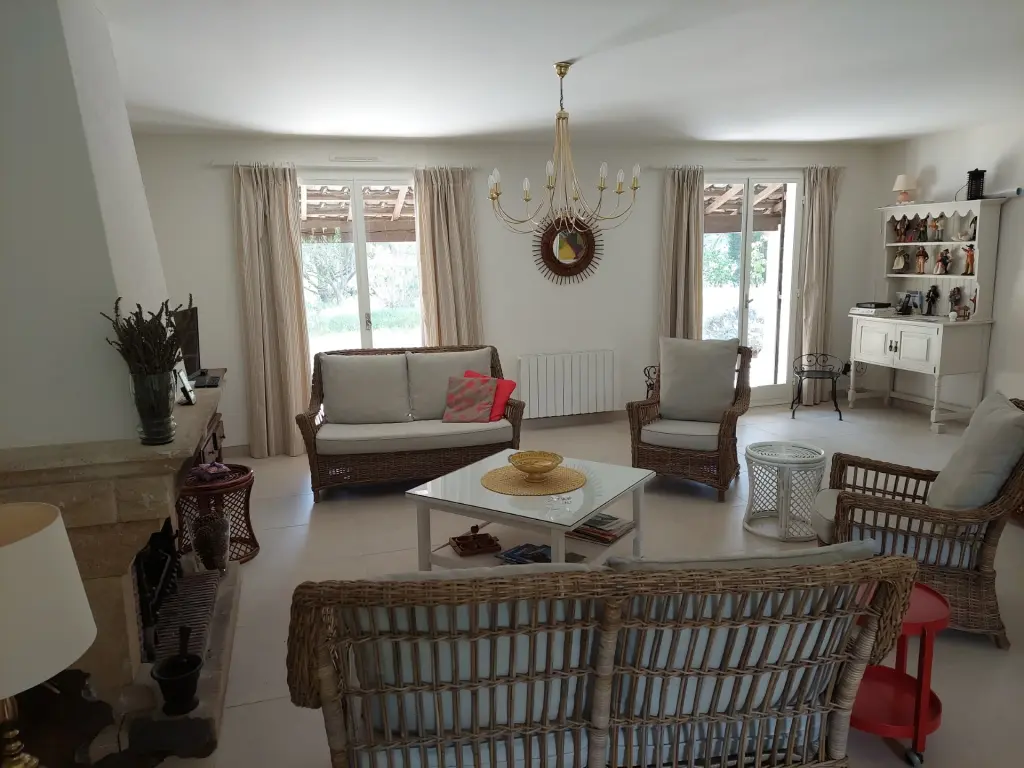 Côte d'Azur - ROQUEBRUNE SUR ARGENS  villa familiale spacieuse et confortable avec PISCINE et AIRCO