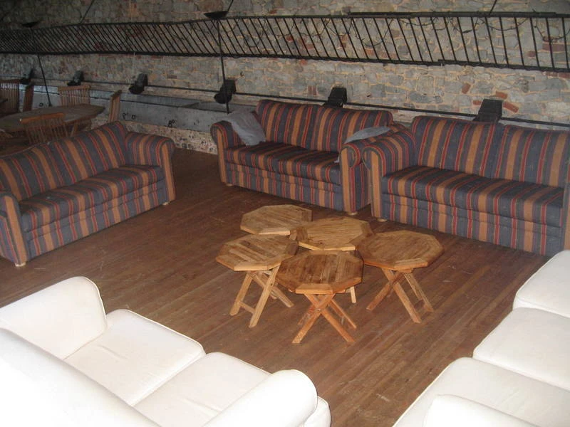 grand gîte 18 personnes, très grand living (salle de réception 40 personnes),piscine,pétanque