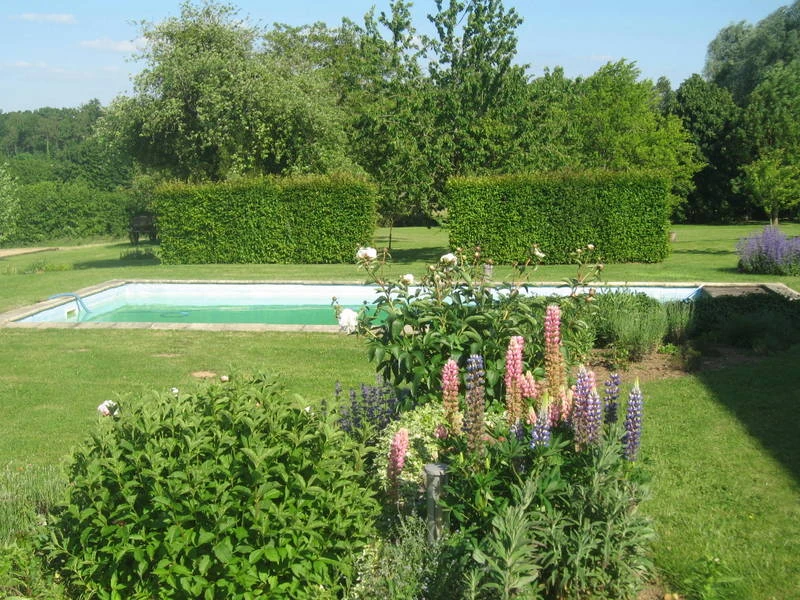 grand gîte 18 personnes, très grand living (salle de réception 40 personnes),piscine,pétanque