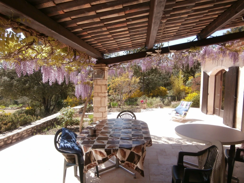 Location Provence Villa 10 pers.sur 5000m/carré cloturés, piscine privée, climatisation voir site personnel maslesoliviers.fr