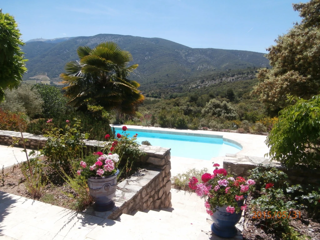 Location Provence Villa 10 pers.sur 5000m/carré cloturés, piscine privée, climatisation voir site personnel maslesoliviers.fr
