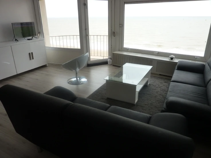 Appartement rénové 2 chambres (6 p) avec de belles vues sur la mer!